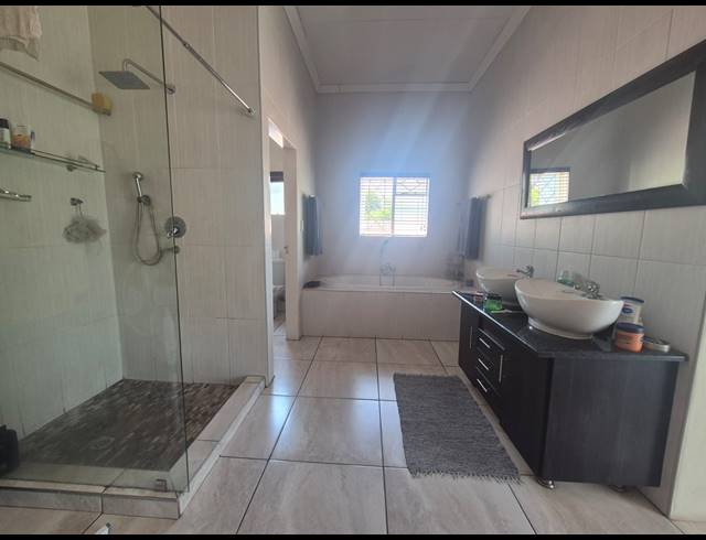 3 BEDROOM HOUSE FOR SALE IN THREE RIVERS EAST
